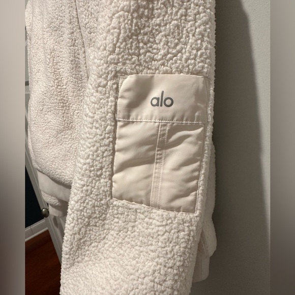 Alo Micro Sherpa Solstice Pullover - Picture 10 of 11